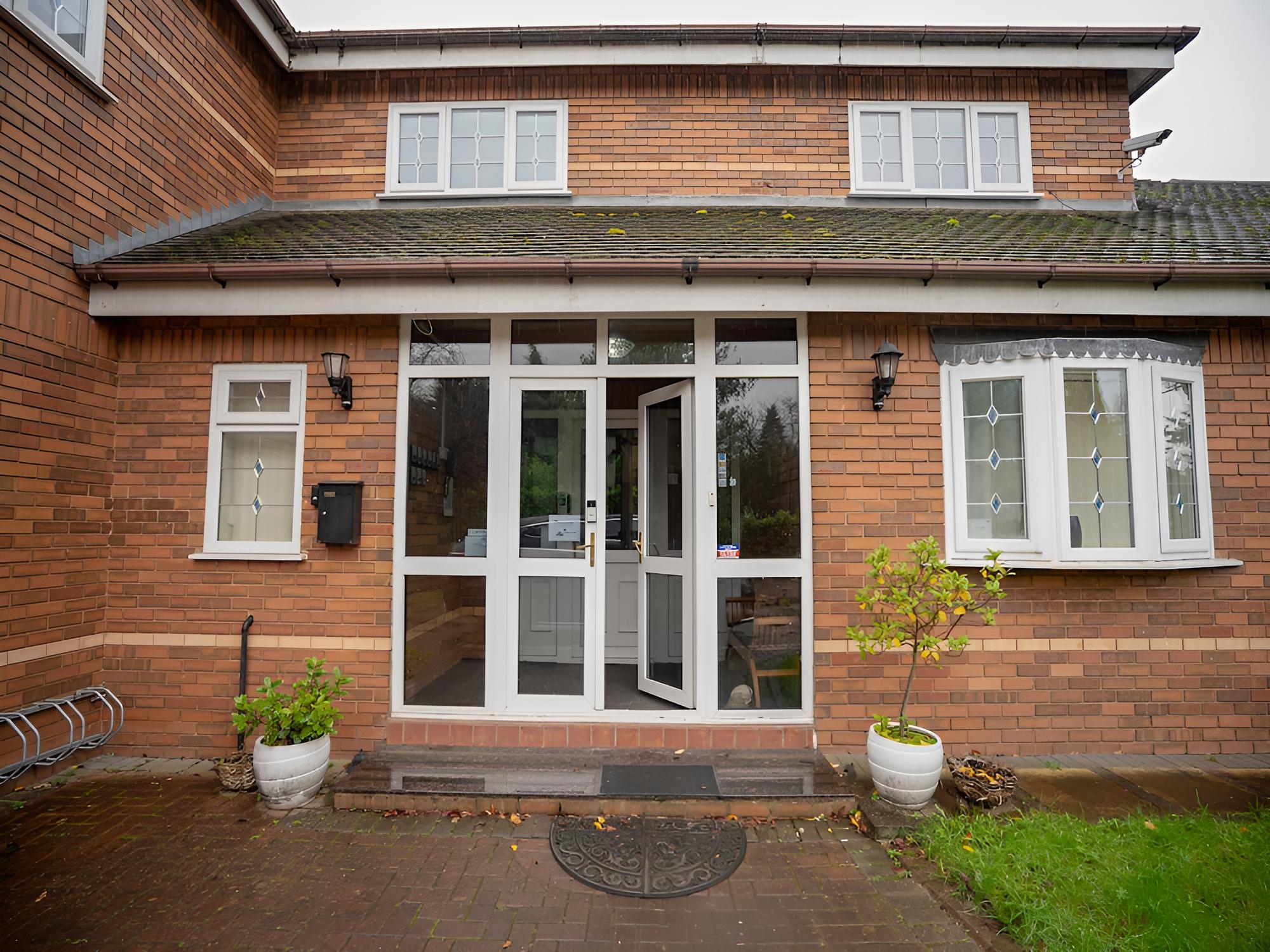 OakCroft GuestHouse Manchester Airport