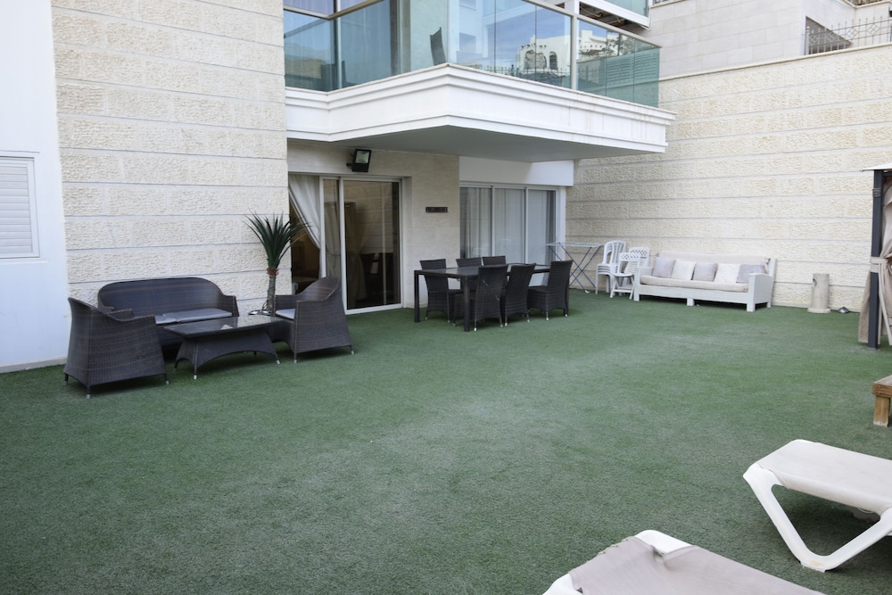 La Palmora Suites