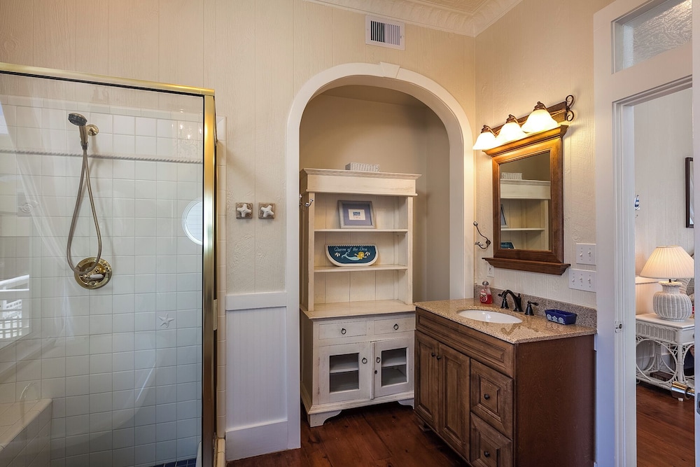 Breakers Pointe by Ryson Vacation Rentals