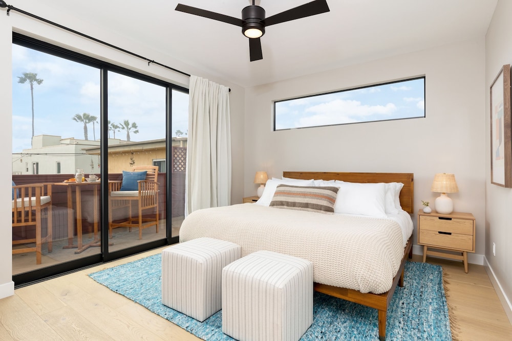 Pacific Villa by Avantstay Steps From Beach Luxurious Modern Indoor-outdoor Living