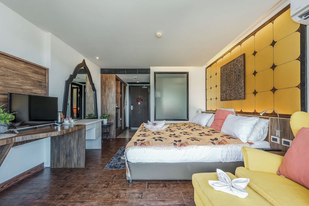 1BR Near Kata Beach Kids Pool C184