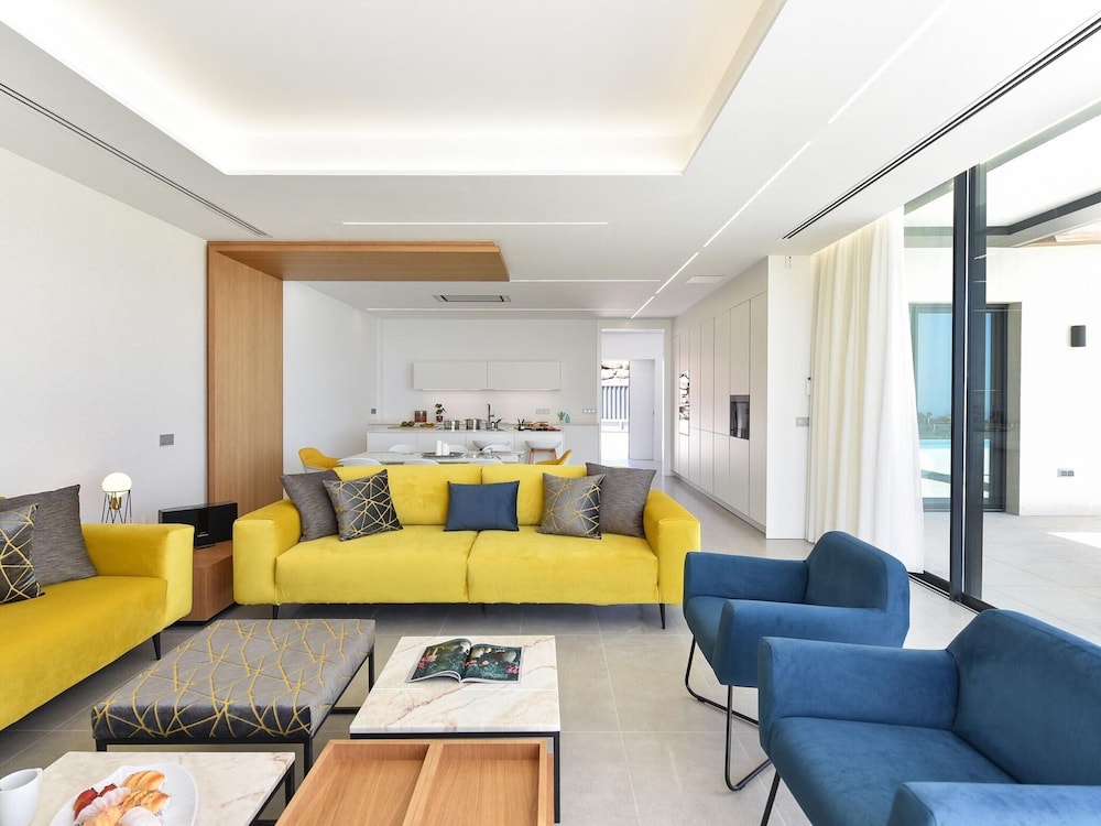 Villa in Salobre With Pool & Golf Nearby