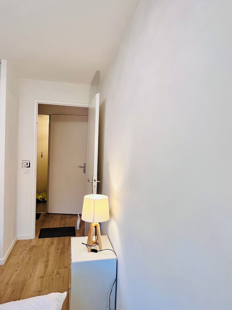 156 Av. Pasteur b1 view 3