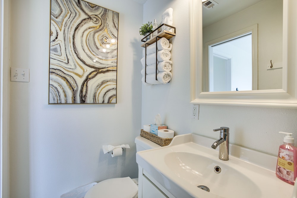 Walk to Beach: Updated Home w/ Deck in Galveston!