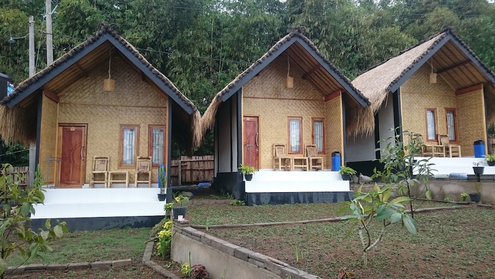 Aryasuta Bungalow