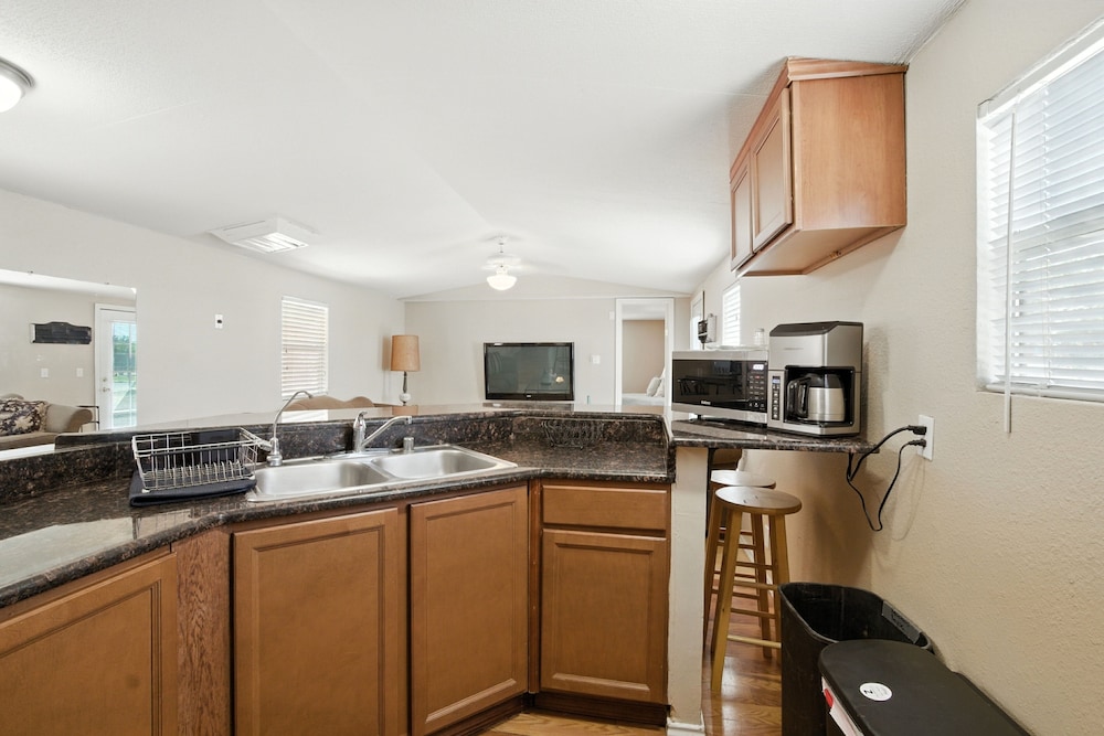 Desert Haven Cozy 2-Bedroom Mobile Home Near NMSU 2 Home