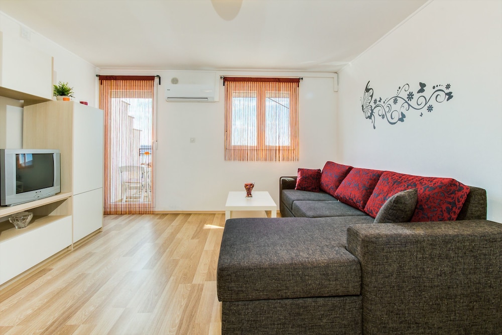 Apartments Bregovec Maslenica view 4