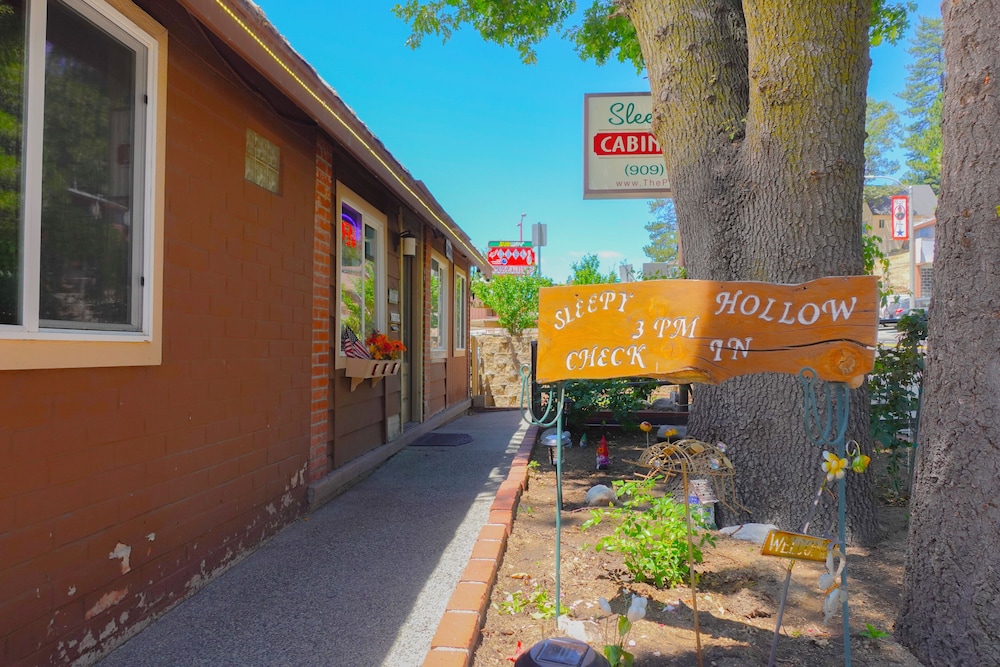 Sleepy Hollow Cabins and Hotel