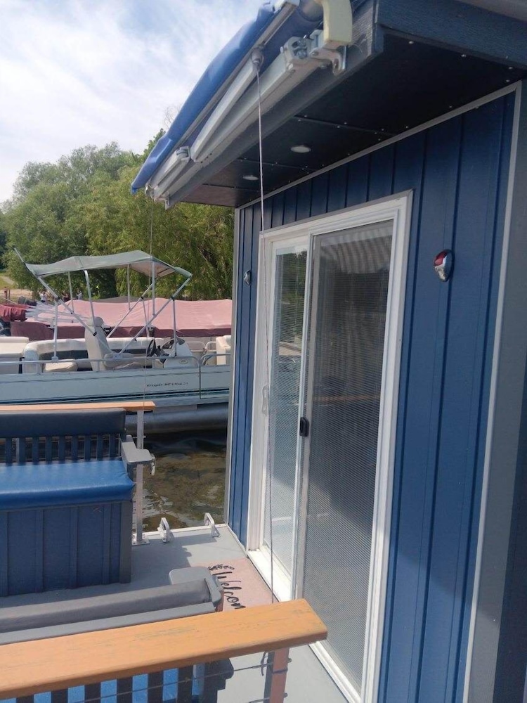 House Boat on Fife Lake