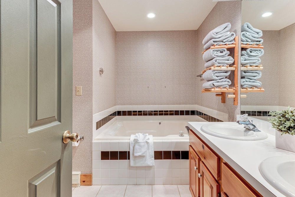 Access to Jack Frost Ski Resort: Home w/ Hot Tub