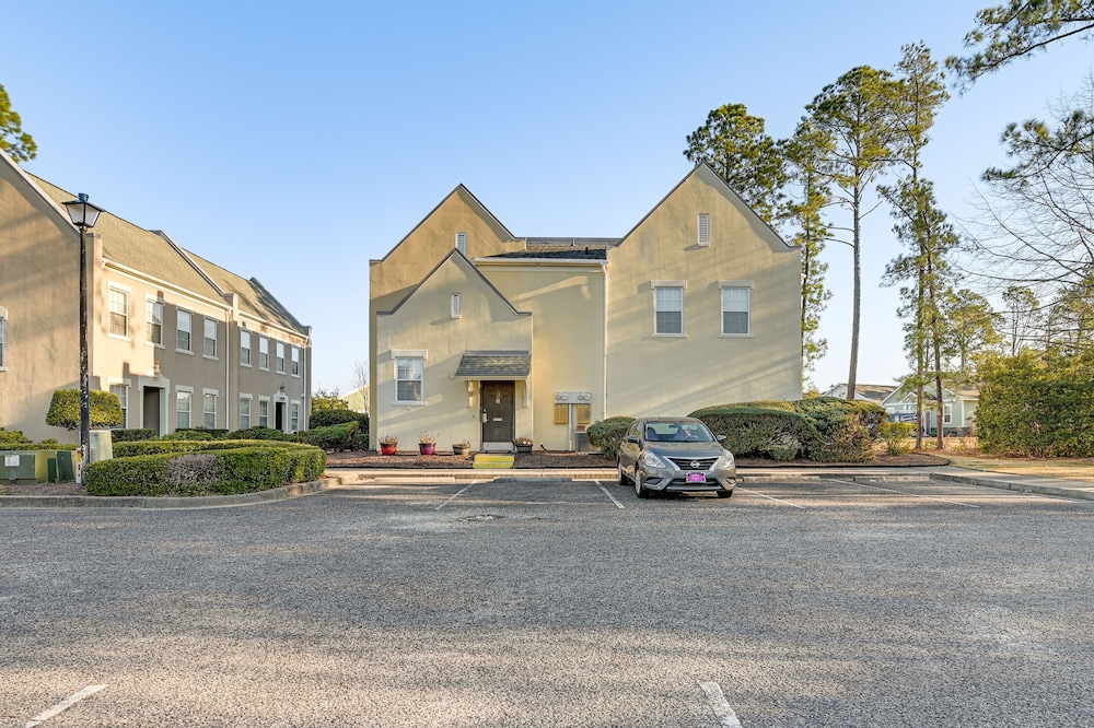 Community Pool & Tennis Court: Myrtle Beach Condo view 2