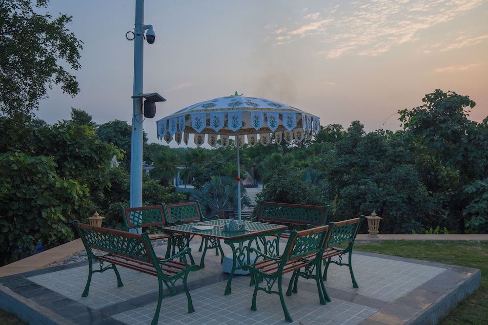 ELIVAAS 5-BHK with Luxe Mudhouses, Tents, Pond & Pvt Pool | Kaimalgarh Farmstay