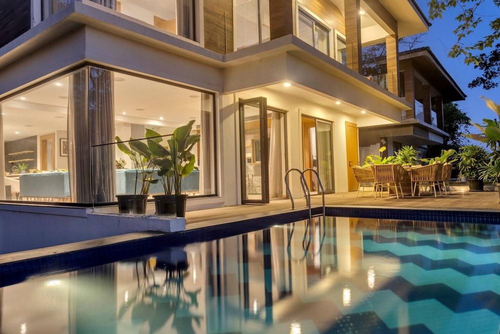 Villa Polaris by Hireavilla 4BR w Pvt Heated Pool