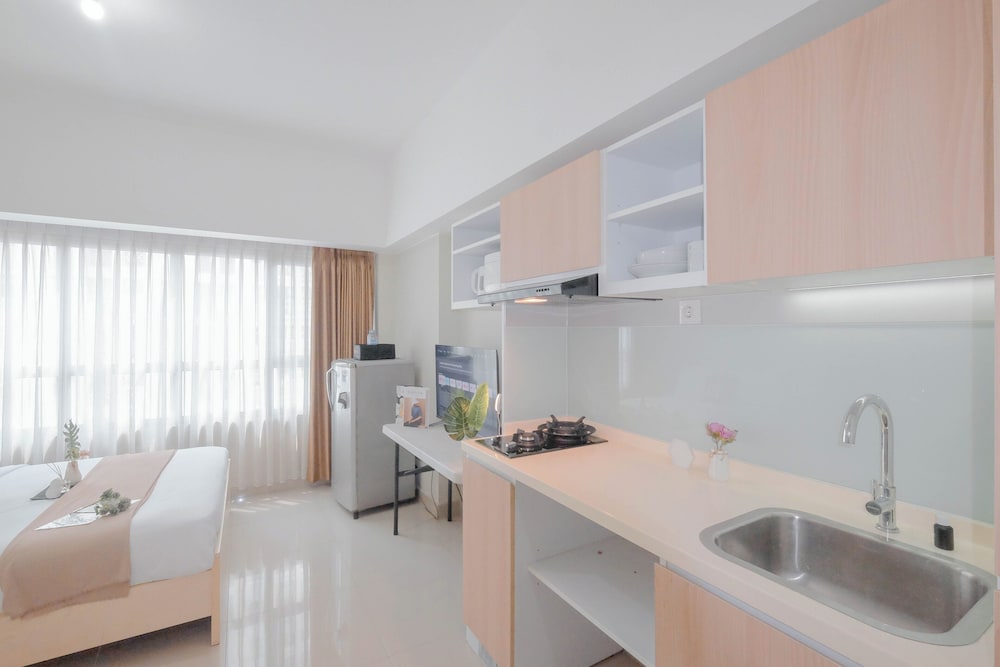 Comfortable Design Studio At Springlake Summarecon Bekasi Apartment