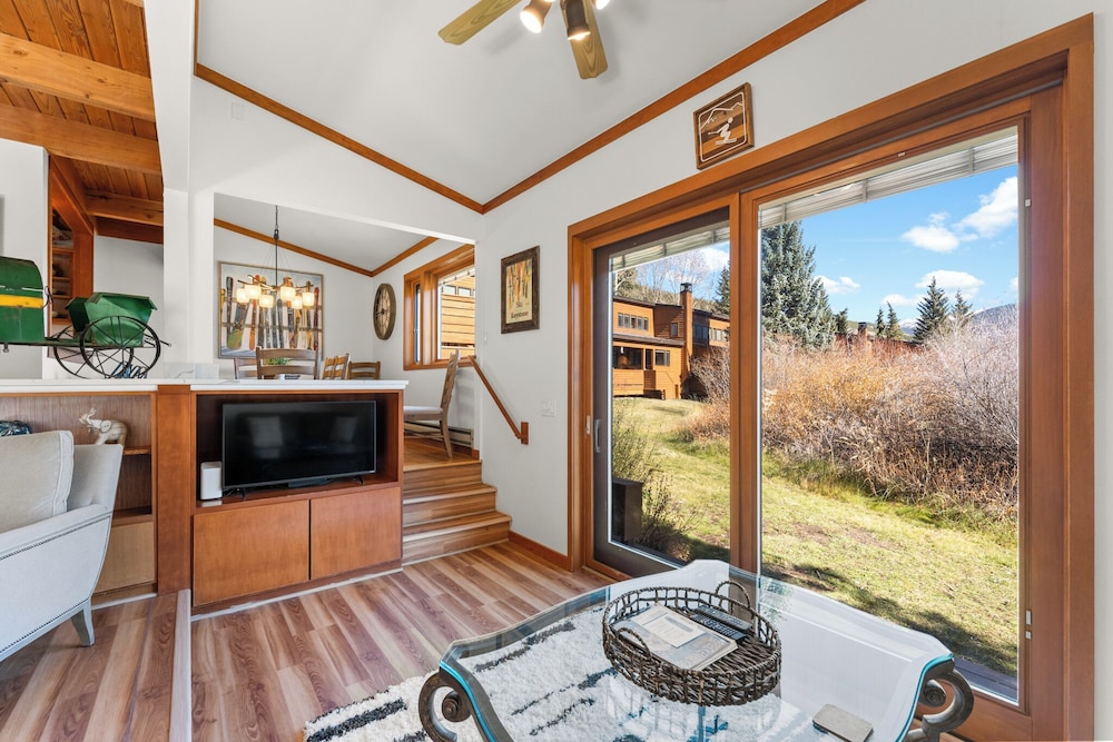 Tennis Townhome #1327 : 2, 225