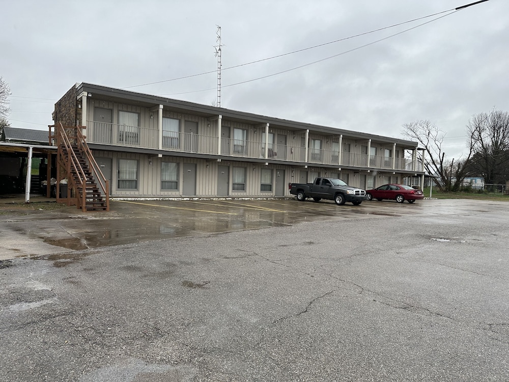 Stones Motel view 3