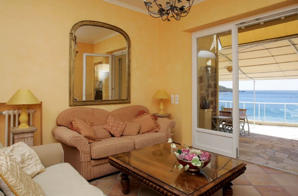 Private Beach Villa sea View - Th Oule sur mer