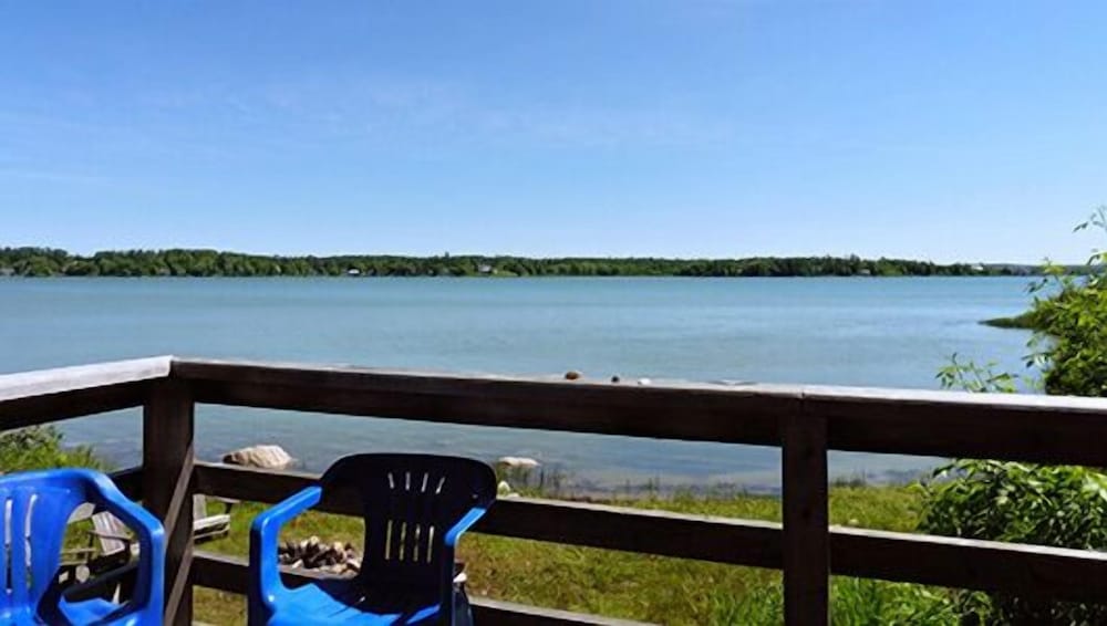 Bruce Bay Cottages & Lighthouse