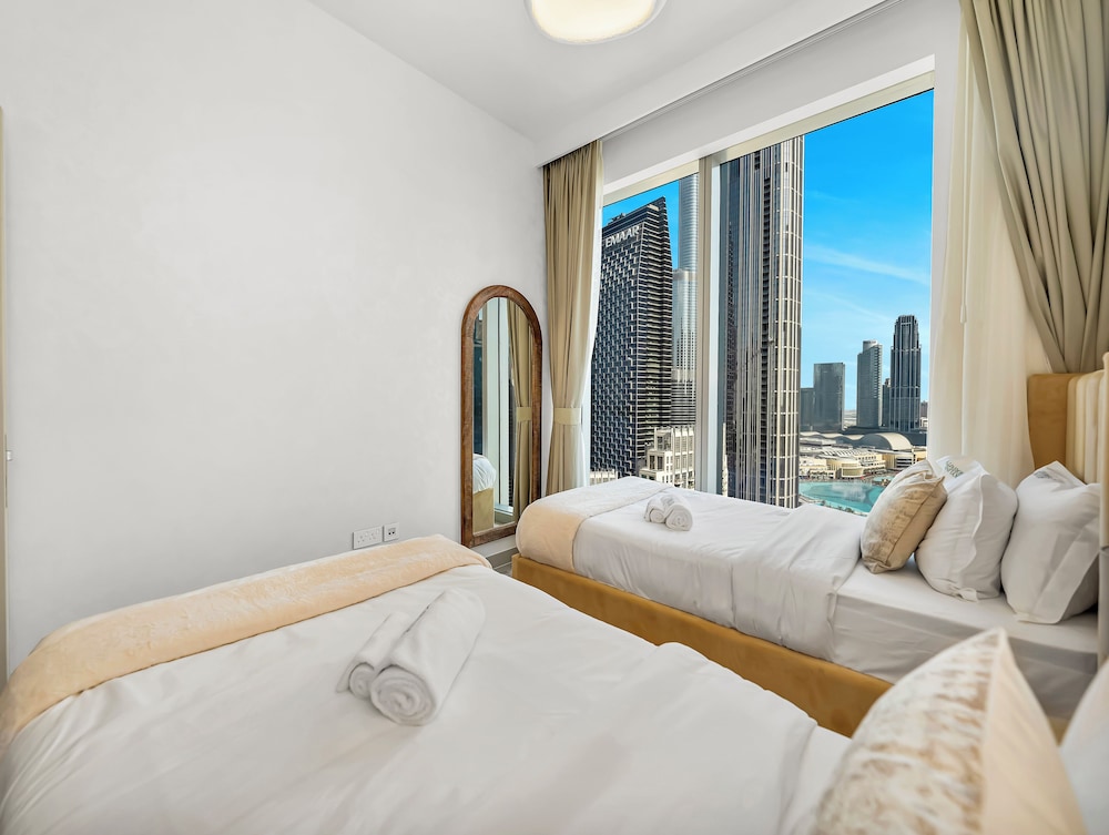 Skyline Luxury I Burj Khalifa & Fountain
