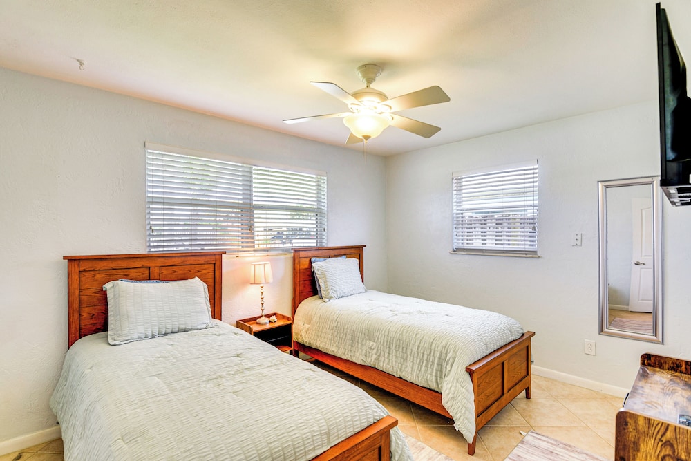 Walk to Shore + Pier: Family Home in Ormond Beach
