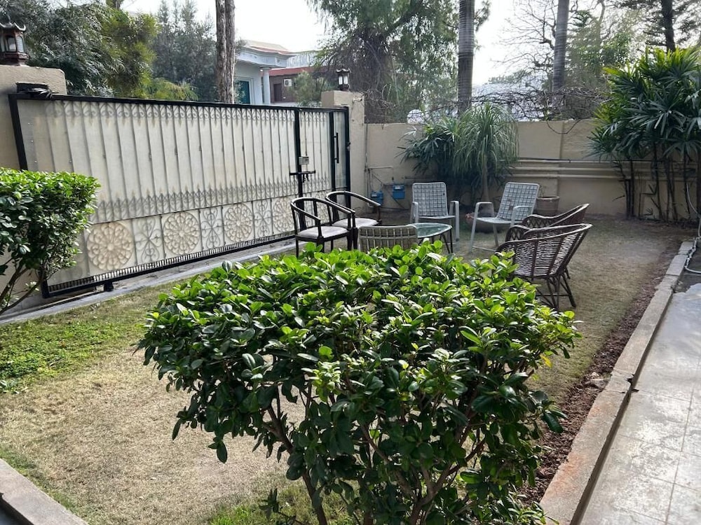 Daffodils Inn view 2