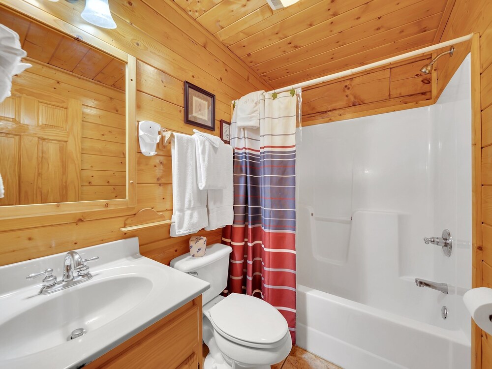 Ern821 - Tranquil Times 5 Bedroom Cabin