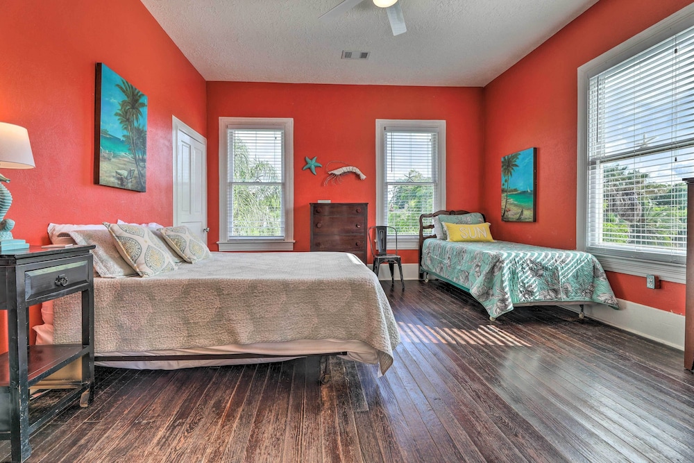 Historic Galveston Hideaway, Walk to the Beach!