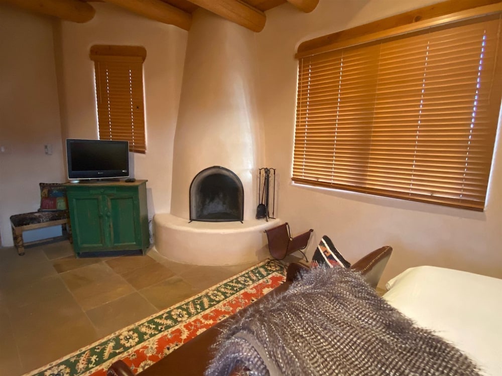 Piñon Dream - Walk to The Plaza, Comfortable Southwestern Style view 3
