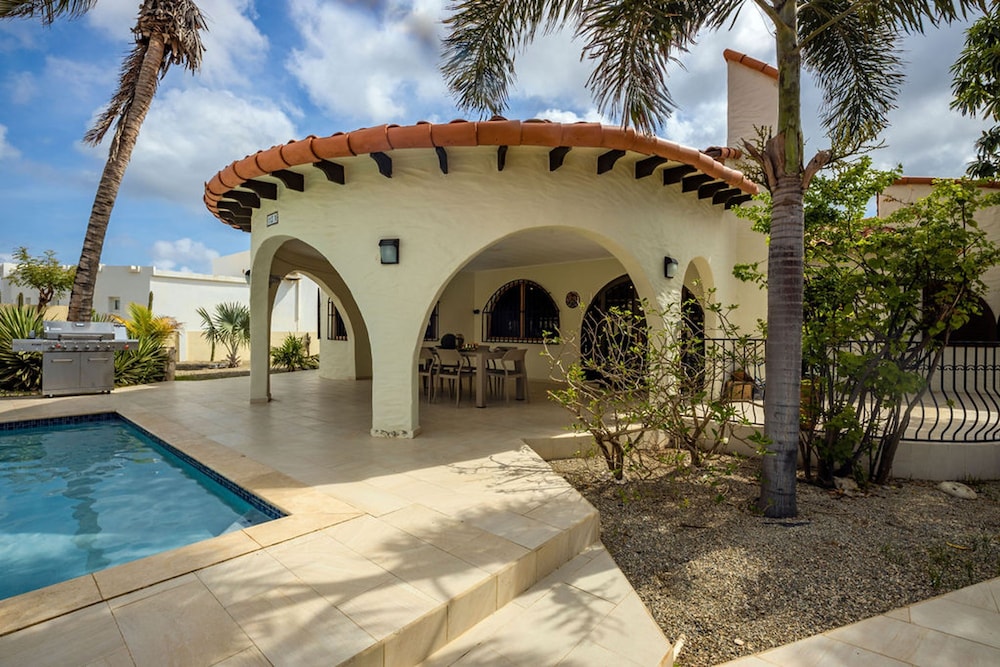 Beautiful 4BR 3BA Villa w Private Pool Jacuzzi