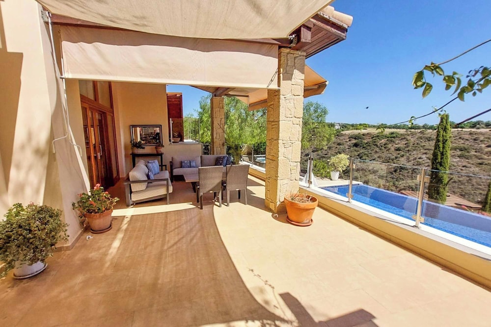 Aphrodite Hills Superior Villa 0100