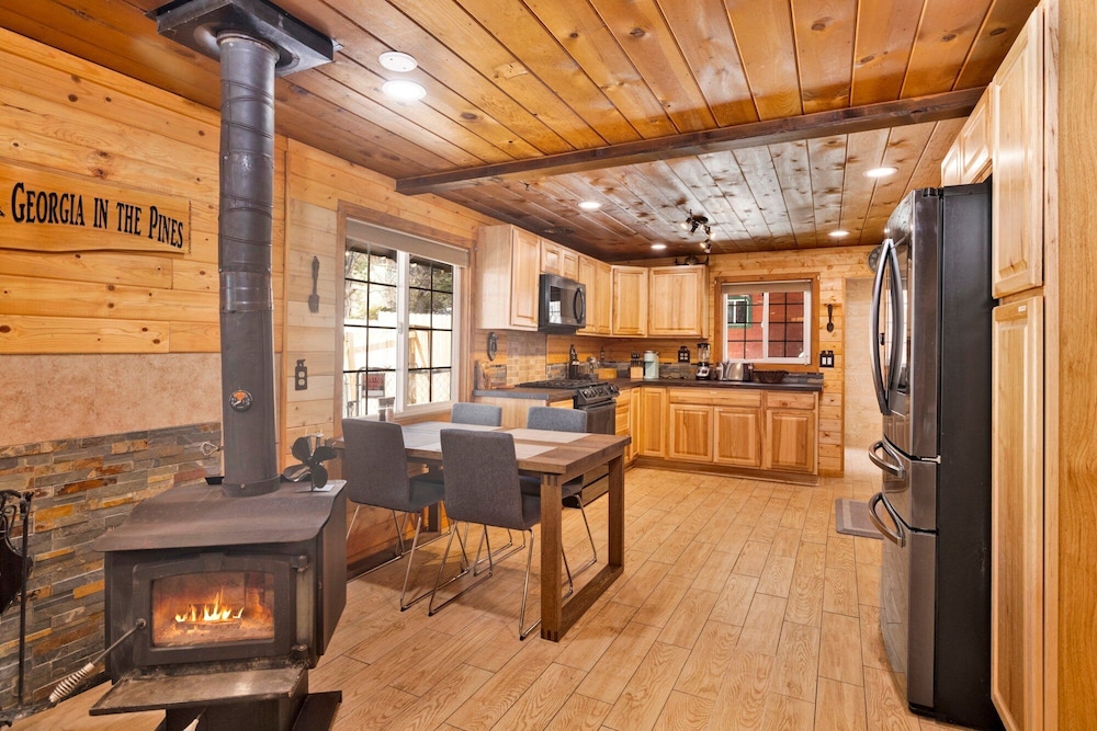 Lily's Bear Cabin #2544