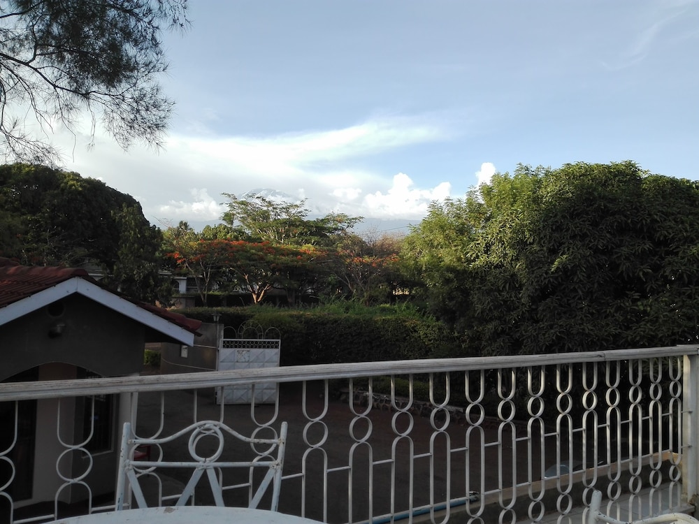 Kilimanjaro Safaris Lodge