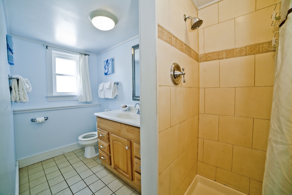Georgianne Inn & Suites
