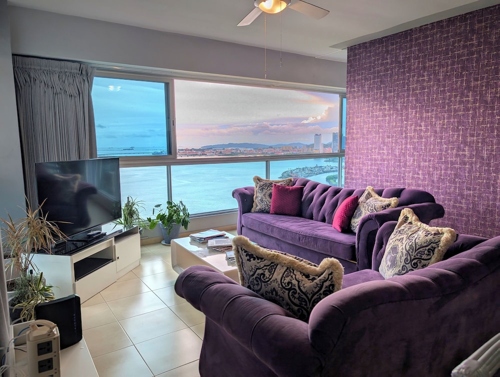 YC 2307 l Av Balboa 2 BDR Bay view