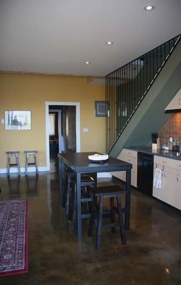 Crooked Tree Guest Suites