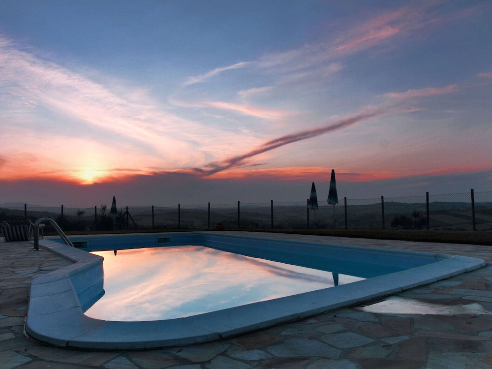 Farmhouse in Marche With Pool & Wine Tours