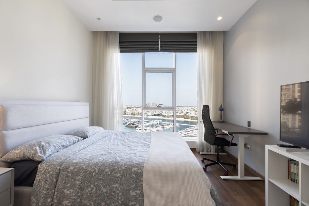 Emerald at Tiara Beach Residences With Atlantis Views