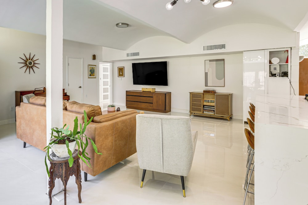 2 Mi to Fsu: Unique Home w/ Patio & Spacious Yard