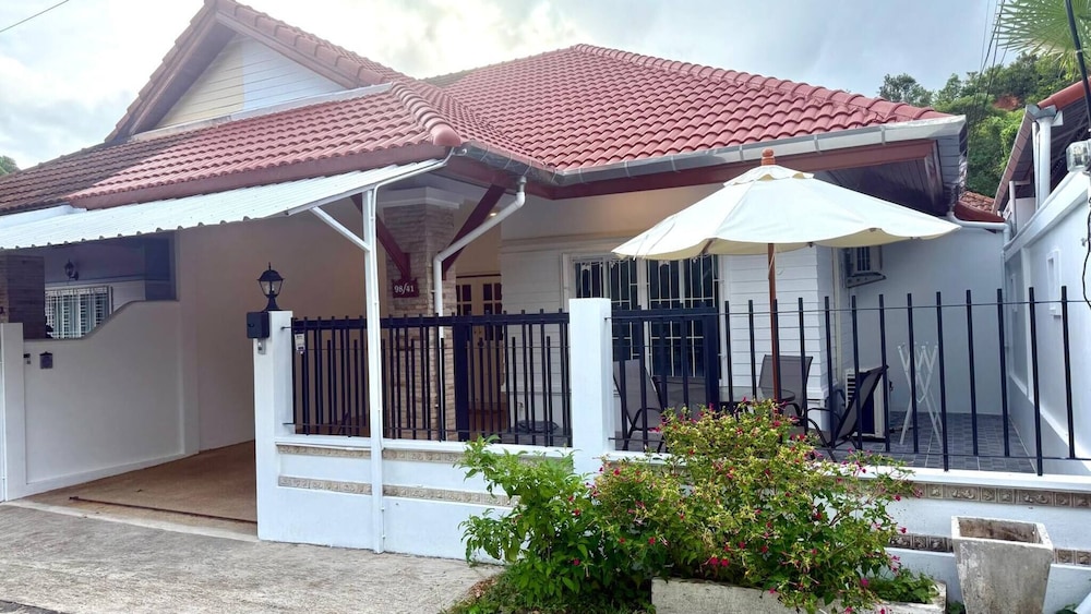 Valley 41 - 2 bdr Private Villa Near Phuket Town