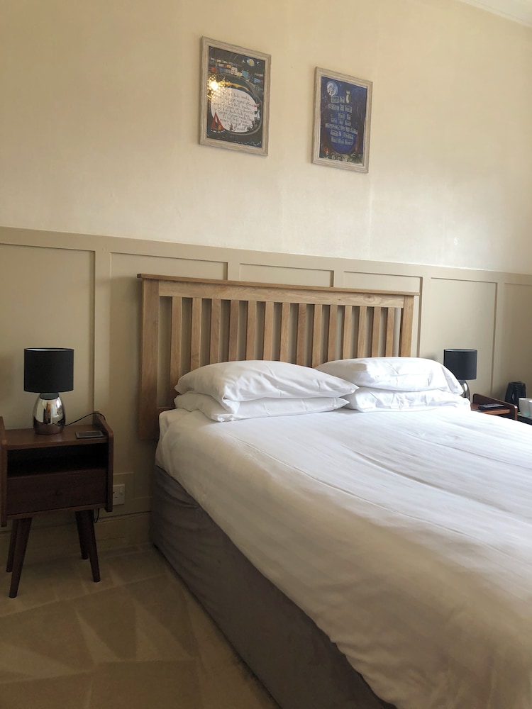 Helmsman Guesthouse