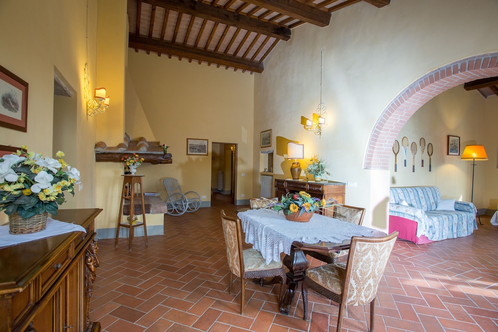 Villa Montelopio view 3