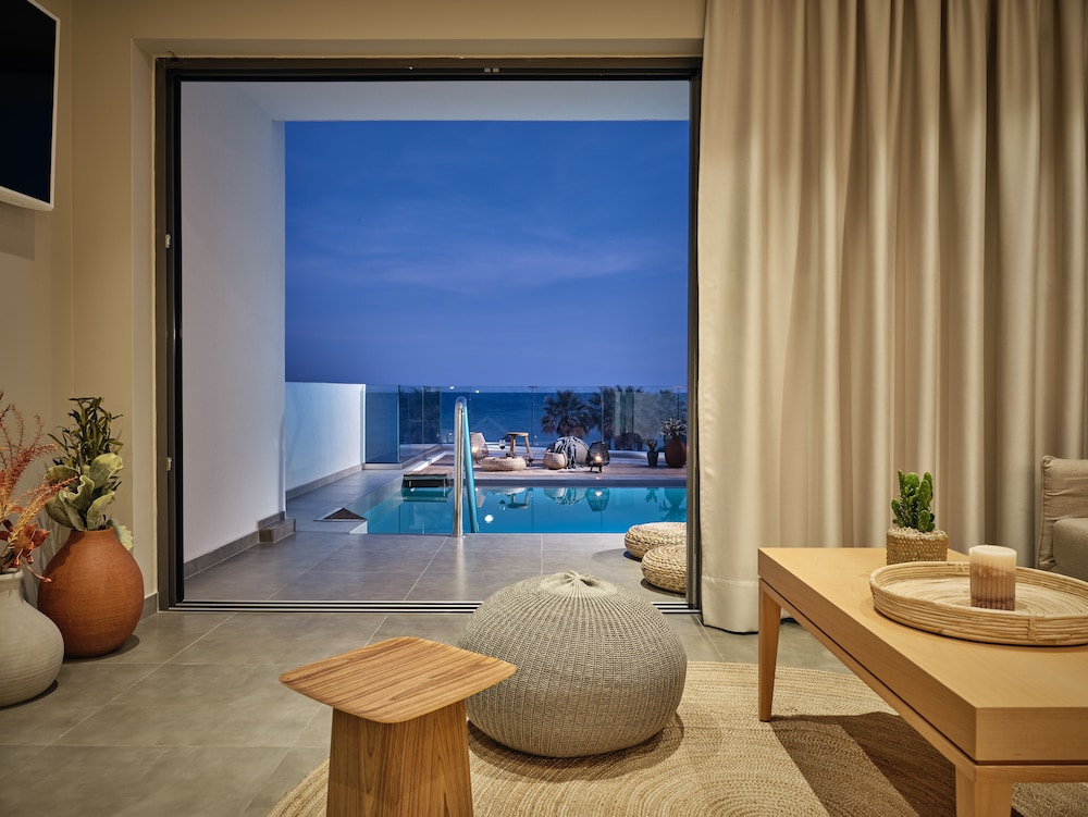 Oceanis Luxury Suites photo 4
