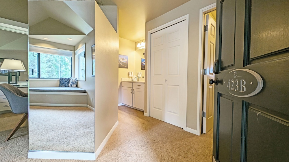 River Ridge 423b 1 Bedroom Condo
