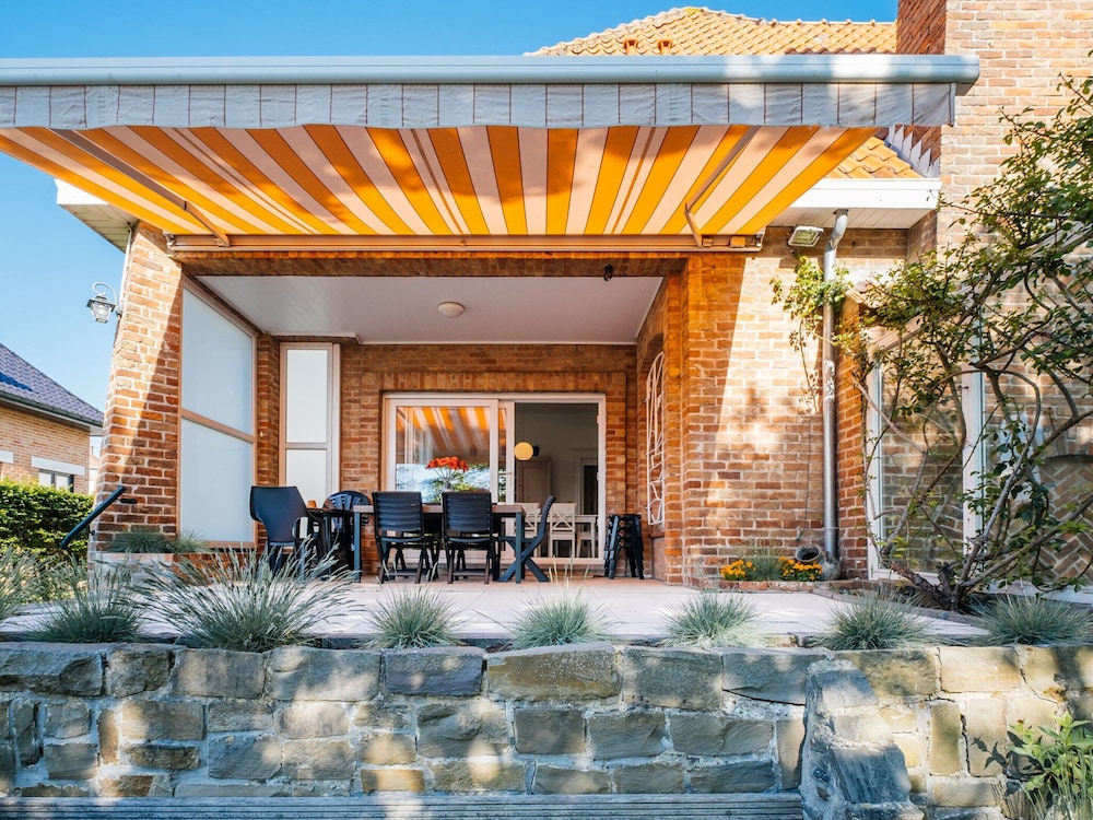 Villa in Koksijde With Sunny Garden