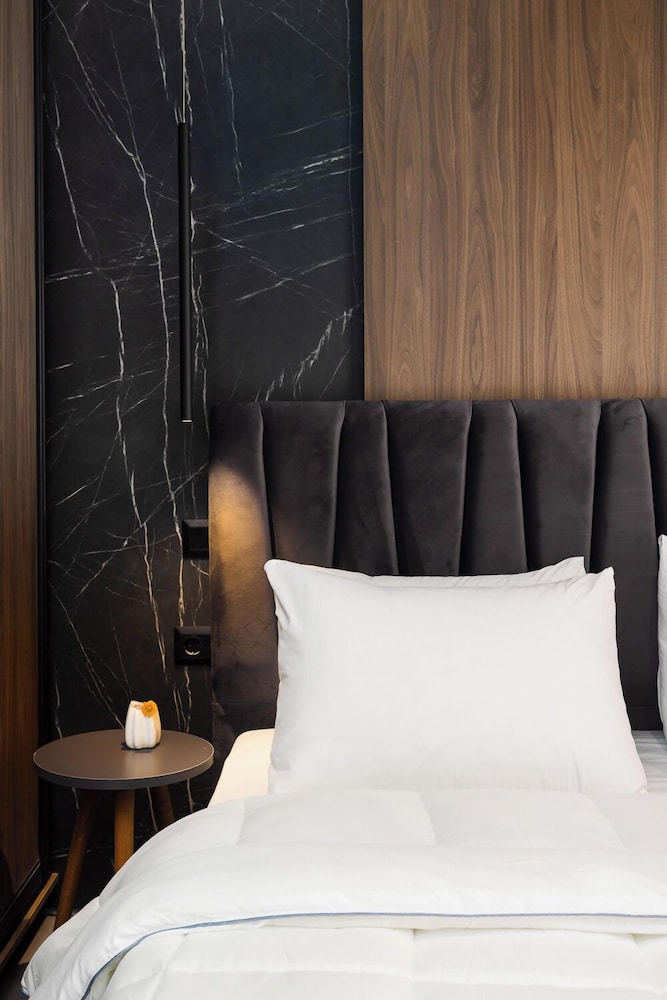 FOS Premium Apartments by halu