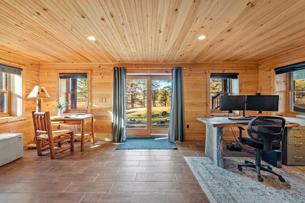 Deer Haven Cabin by Avantstay Waterfront Dock Firepit
