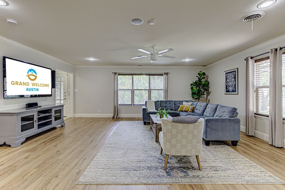 Rooftop Deck w/ City Views! - Image 4