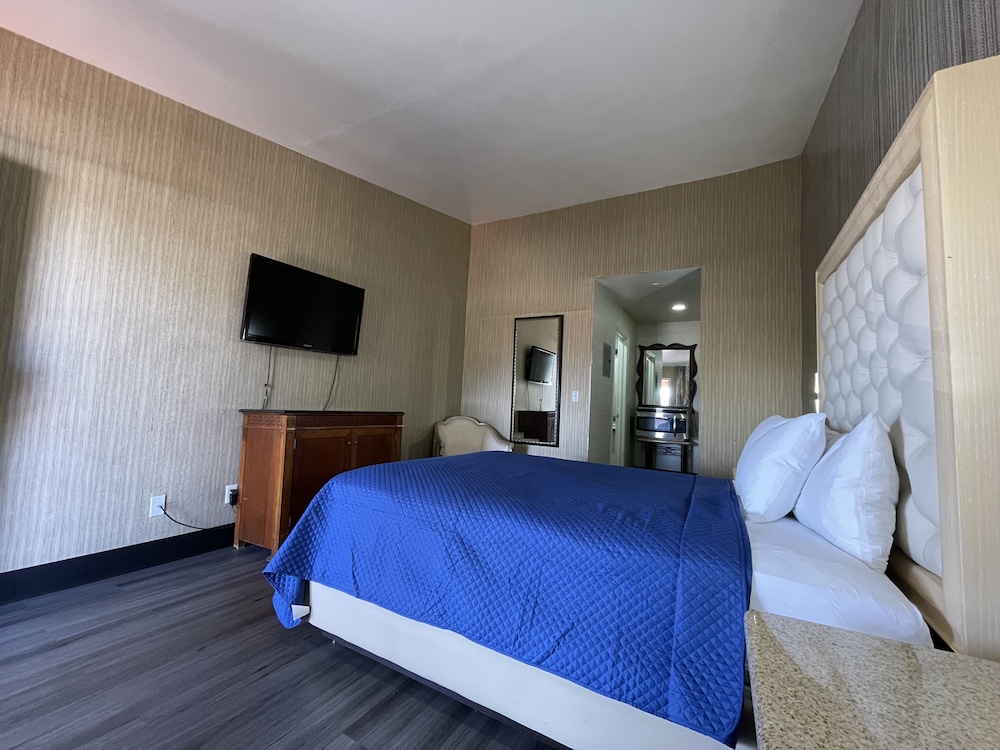 Crown Motel