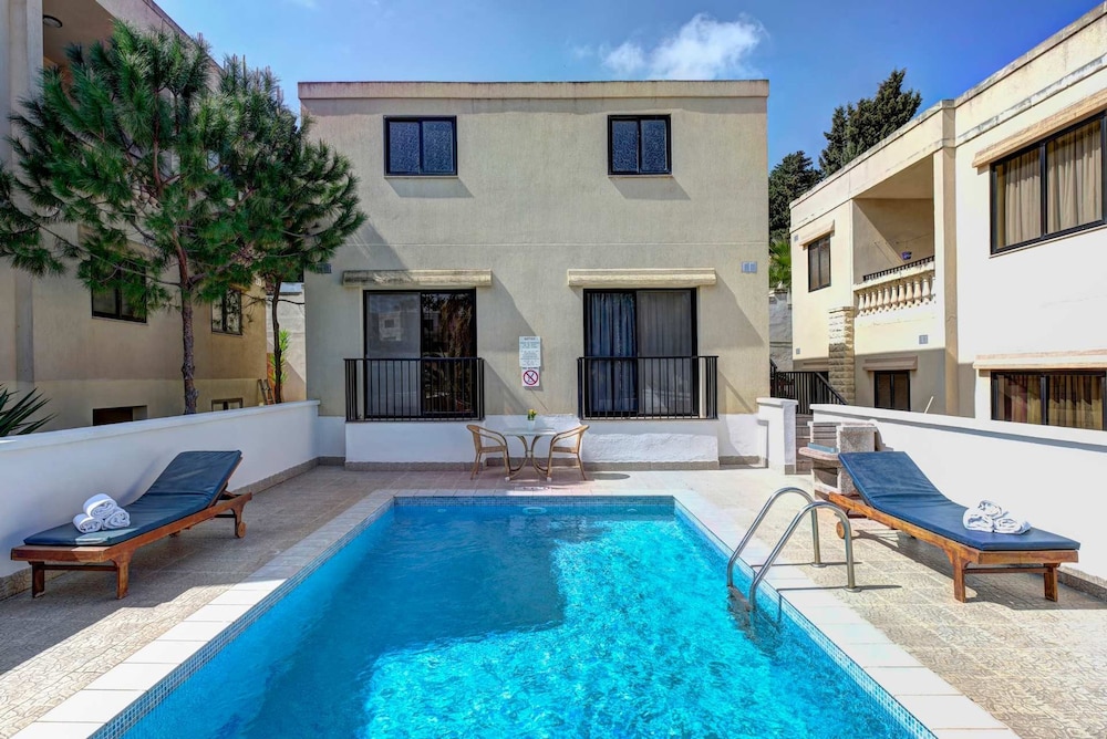 Villa Narcis - 2 Bedroom Villa With Private Pool