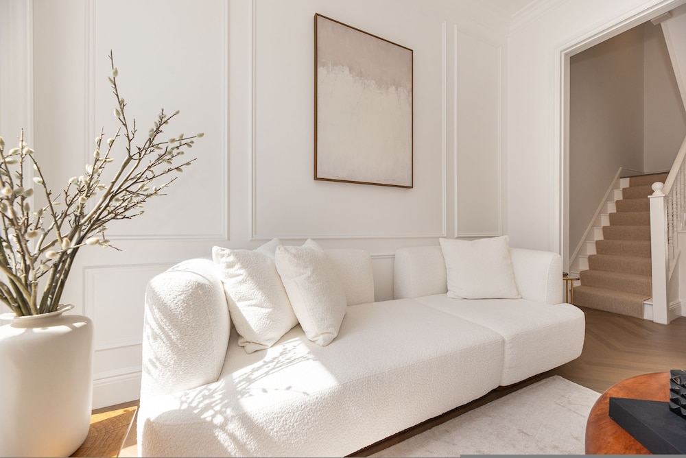 Elegant and Bright 3-bed Flat Near Sloane Square